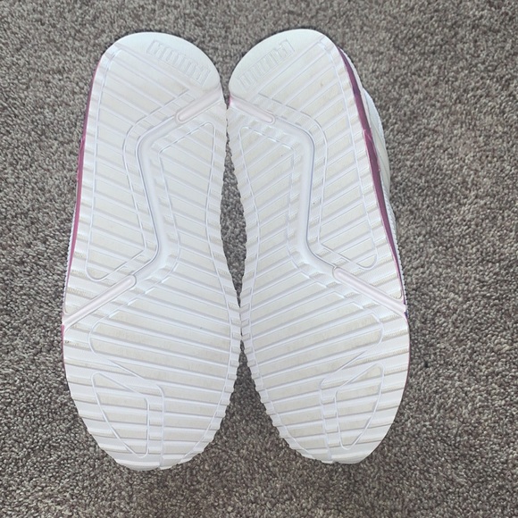 BRAND NEW Girls Size 3 Puma Athletic Sneakers - Picture 5 of 6